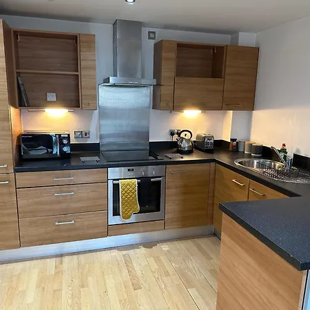 Апартаменты Stunning Centre Water Views 2 Bed 2 Bath Free Parking