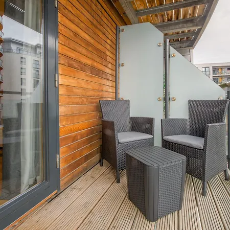 Апартаменты Stunning Centre Water Views 2 Bed 2 Bath Free Parking *