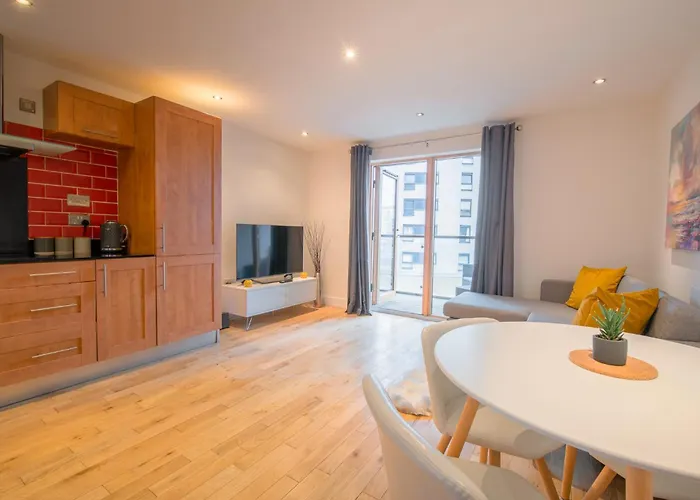 Stunning Centre Water Views 2 Bed 2 Bath Free Parking Apartment Leeds (West Yorkshire)