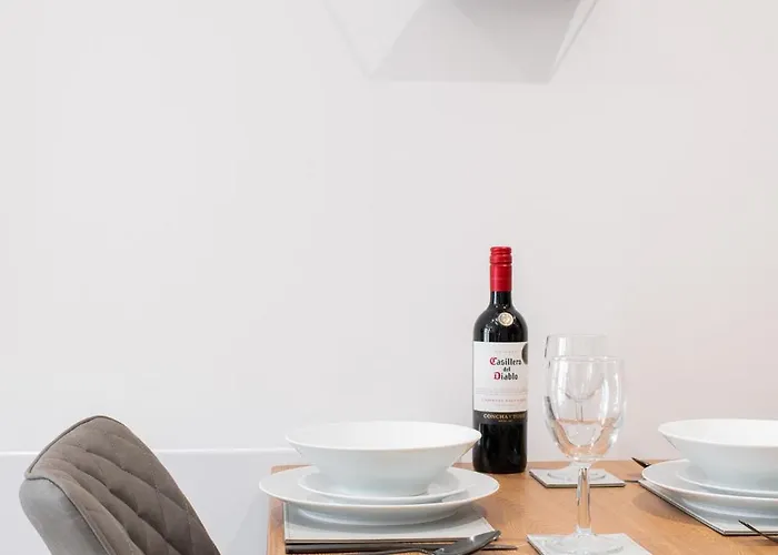 Apartment Stunning Centre Water Views 2 Bed 2 Bath Free Parking