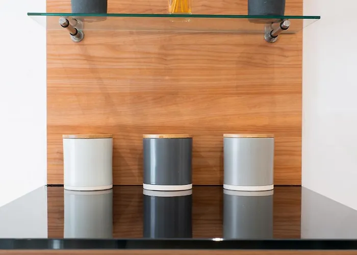 Stunning Centre Water Views 2 Bed 2 Bath Free Parking Appartement *