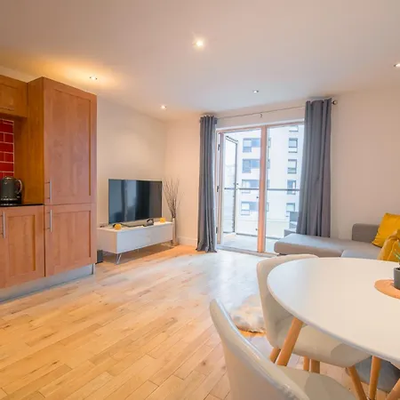 Stunning Centre Water Views 2 Bed 2 Bath Free Parking Apartmán Leeds (West Yorkshire)