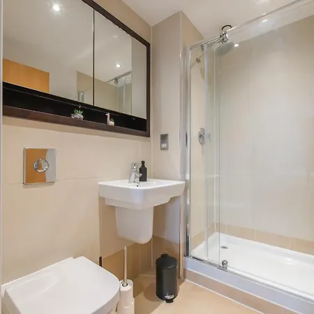 Stunning Centre Water Views 2 Bed 2 Bath Free Parking Apartmán Leeds (West Yorkshire)