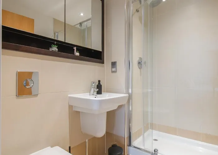 Stunning Centre Water Views 2 Bed 2 Bath Free Parking Lägenhet Leeds (West Yorkshire)